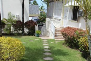 Southern Surf Beach Apartments Rockley エクステリア 写真