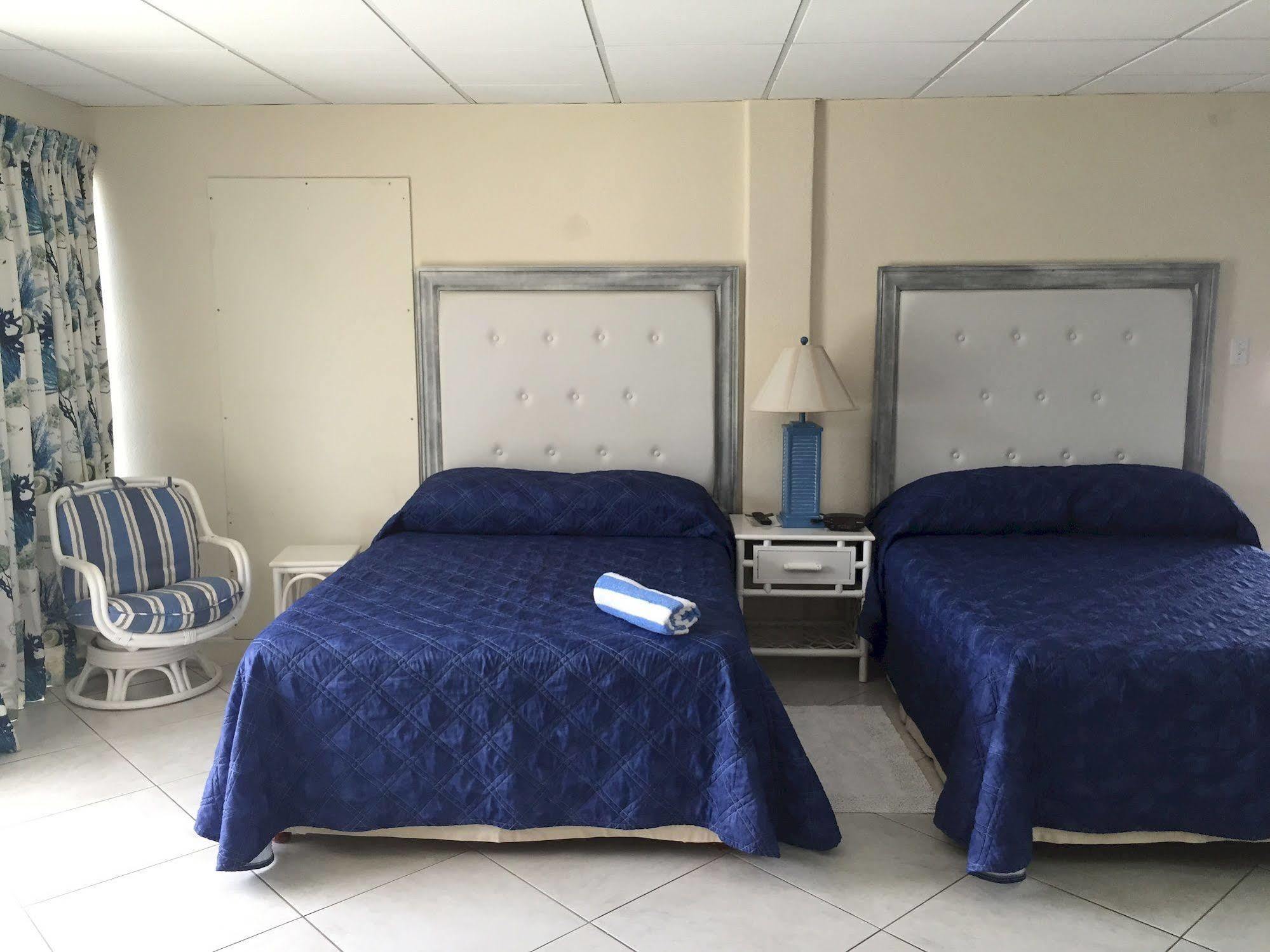 Southern Surf Beach Apartments Rockley エクステリア 写真