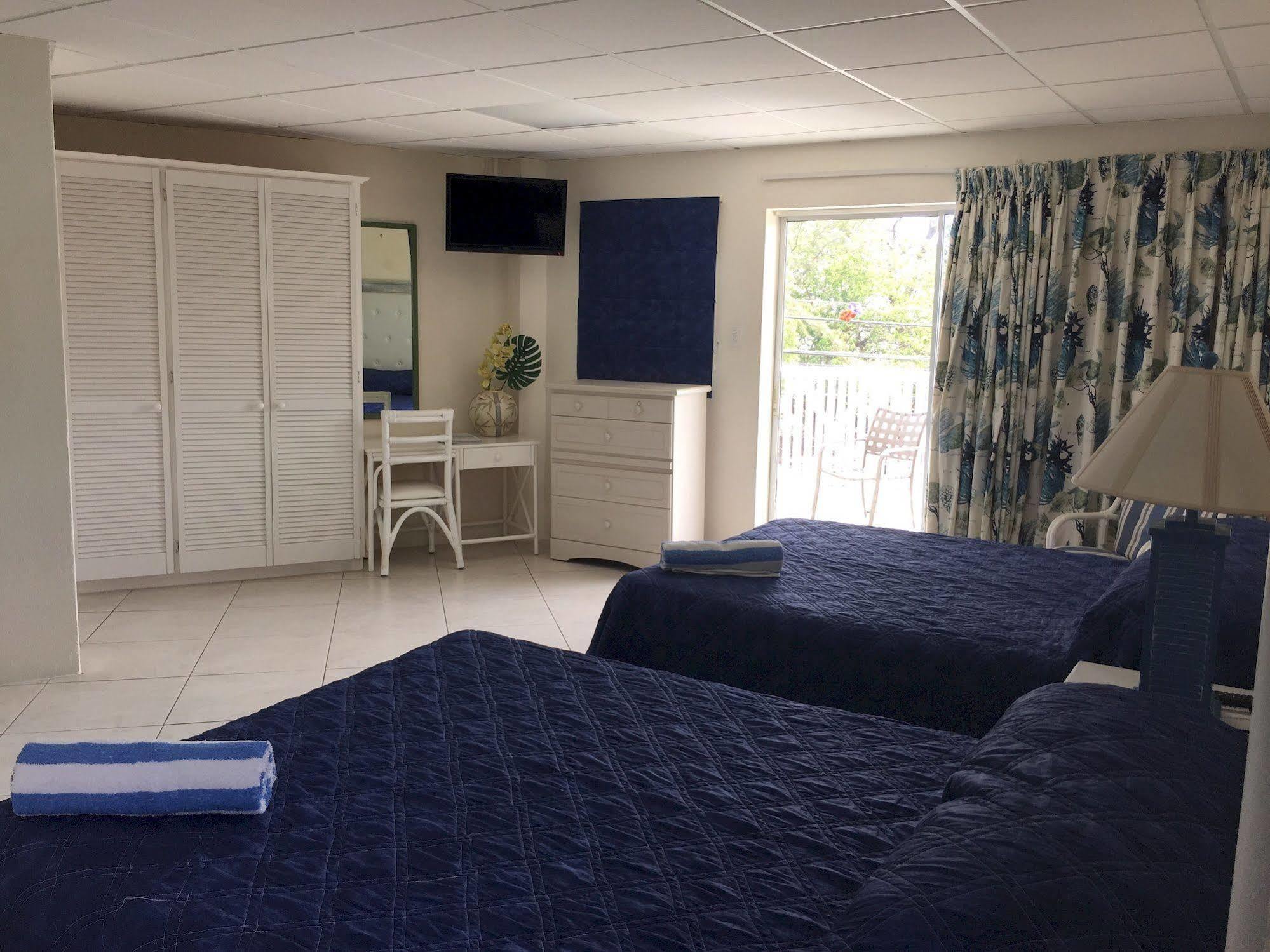 Southern Surf Beach Apartments Rockley エクステリア 写真