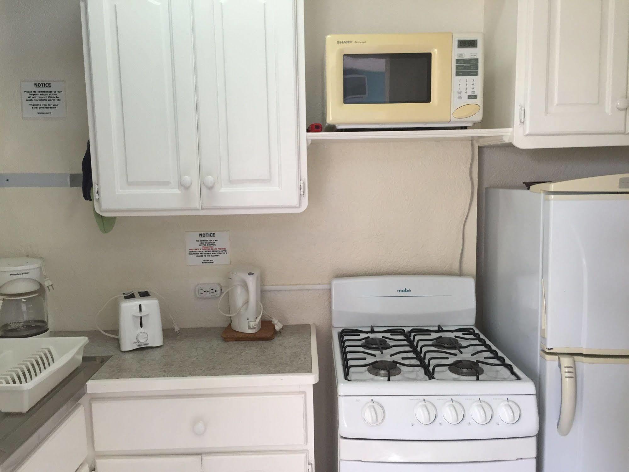 Southern Surf Beach Apartments Rockley エクステリア 写真