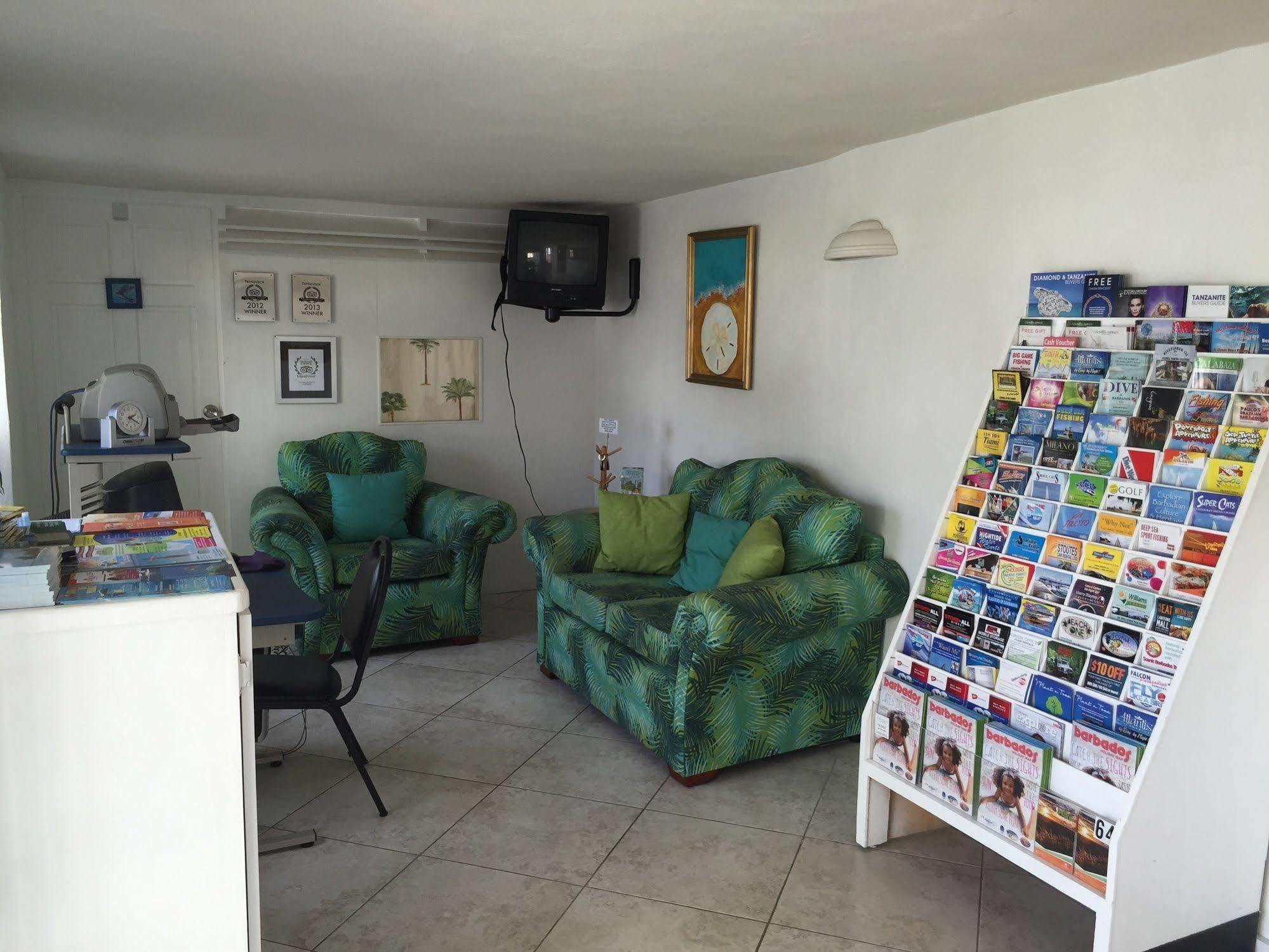Southern Surf Beach Apartments Rockley エクステリア 写真