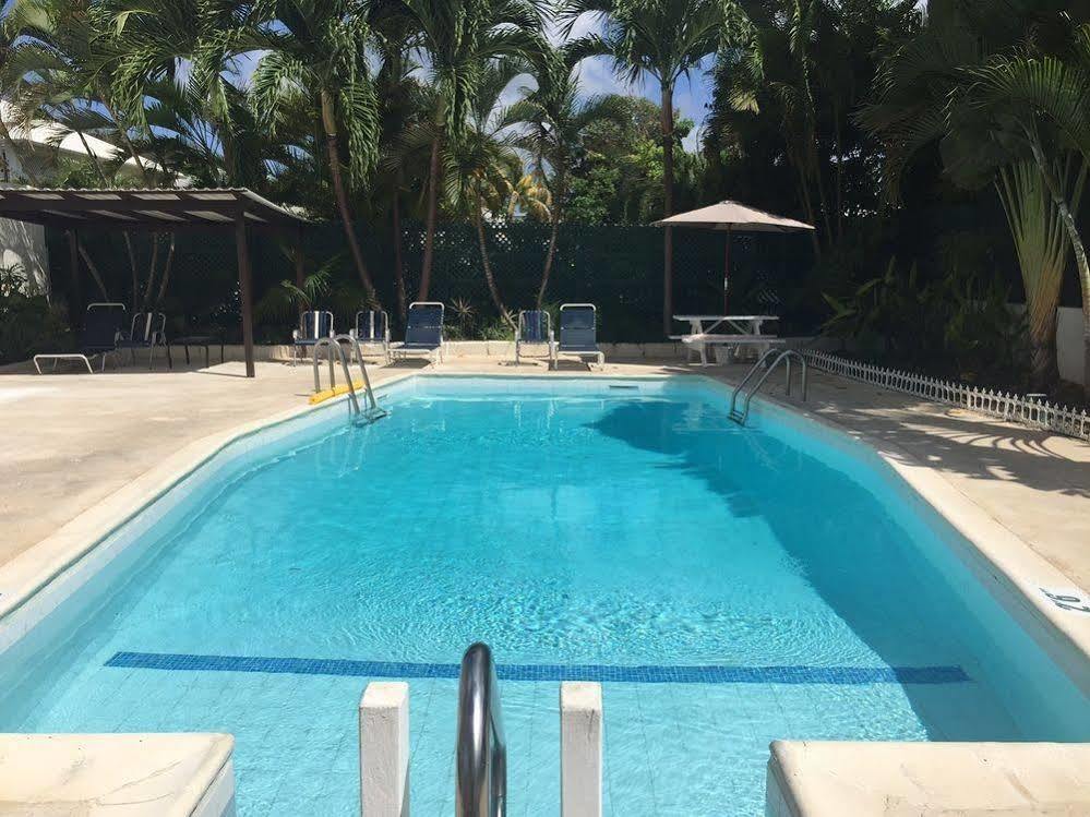 Southern Surf Beach Apartments Rockley エクステリア 写真